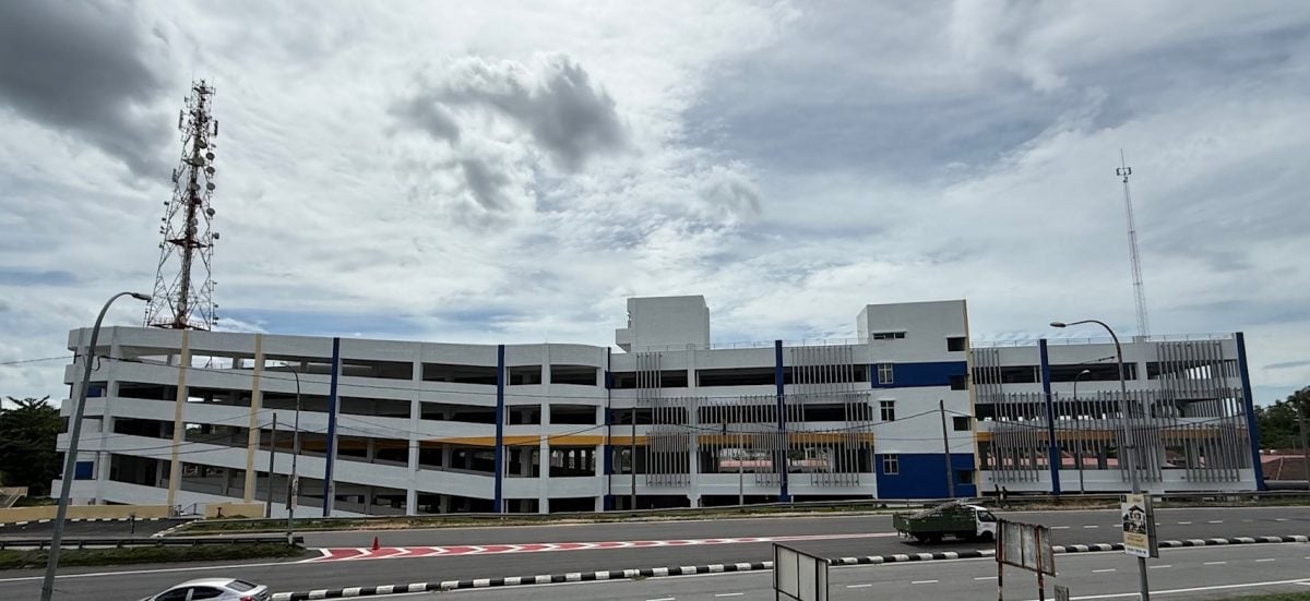 大都会封面:5400万5层楼高电动火车站停车场年内开放/15图