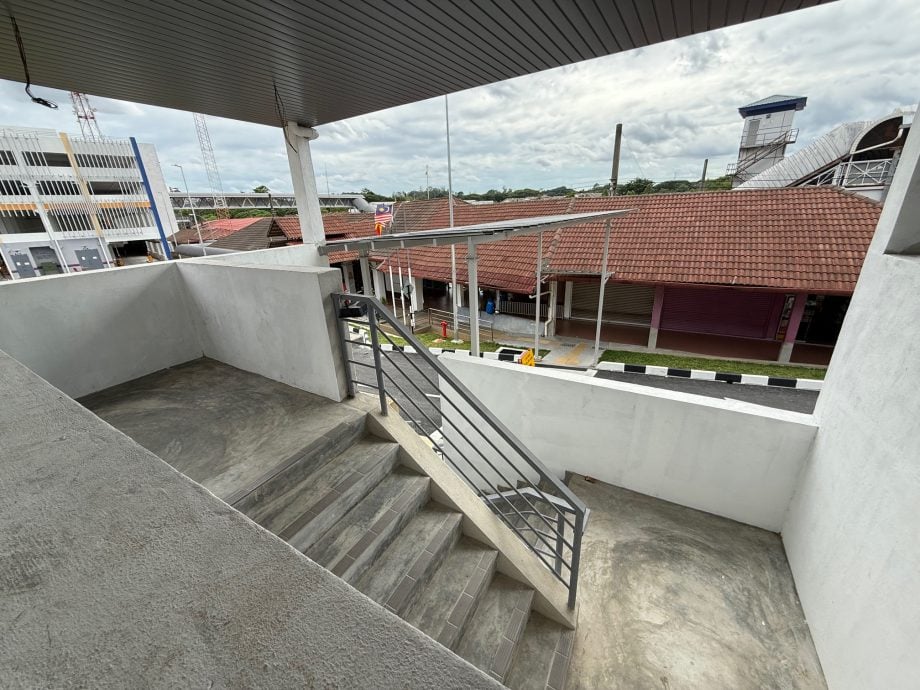 大都会封面:5400万5层楼高电动火车站停车场年内开放/15图