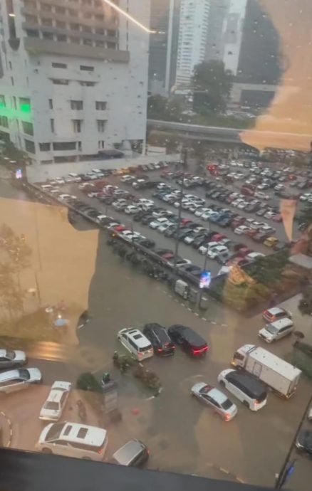 大都会封面主文-隆市中心豪雨必淹 DBKL受促提升排水系统