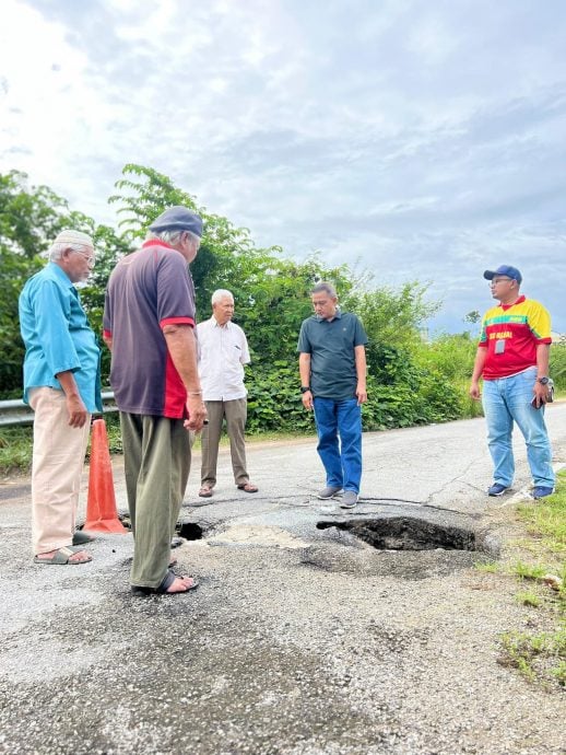 大都会封面副文/加影甘榜双溪旦卡斯出现5个危险的路洞