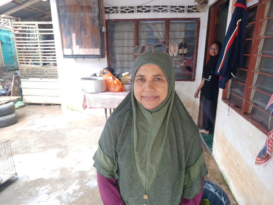 大都会封面/水灾“杀”到,居民高地泊车,SPM考生坚持应考