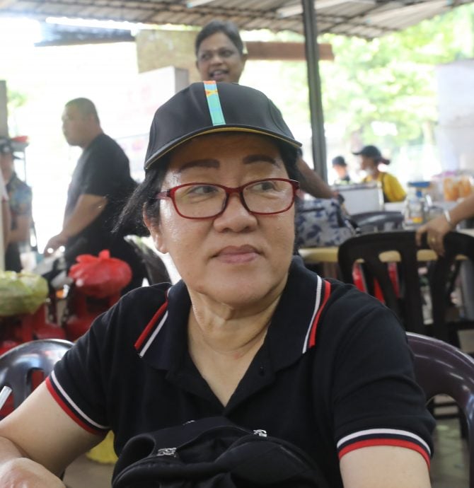 大都会封面/水灾“杀”到,居民高地泊车,SPM考生坚持应考