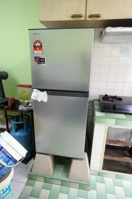 大都会封面/水灾“杀”到,居民高地泊车,SPM考生坚持应考