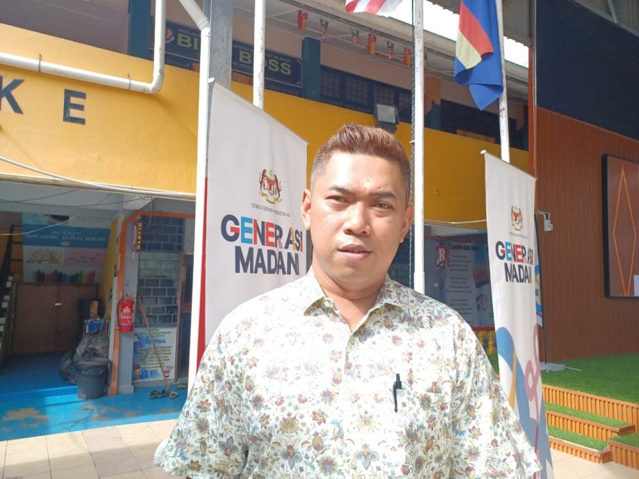 大都会封面/水灾“杀”到,居民高地泊车,SPM考生坚持应考