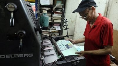 学校假期甫公布 赶印跑马历 抢先机