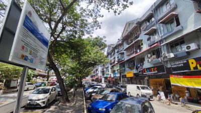 车位不足 居民陆续停购  鸿图园停车月票反应淡 