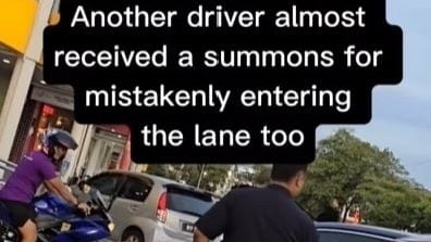 缺禁驶入示牌   司机误闯单向道险被罚