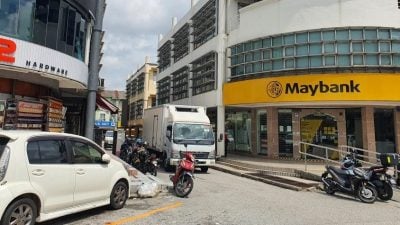 缺禁驶入示牌   驾驶误闯单向道 险被罚  