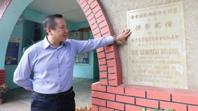 校园我董 | 盼打造城市“花园学校” 雷昇龙为隆精武充“植”