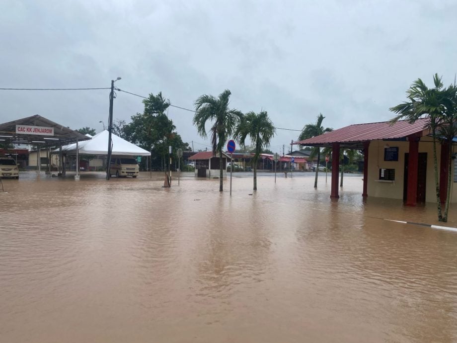 大都会/连续两天下雨，仁嘉隆政府诊所淹了，被迫停运！