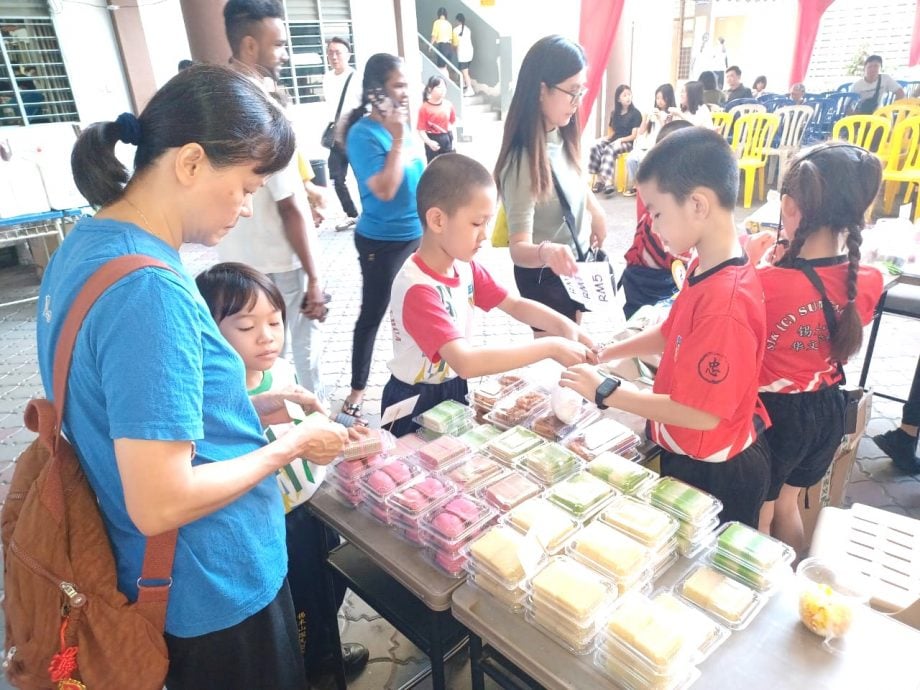 大都会/锡米山学校成功举办小小企业家义卖会,义款突破10万