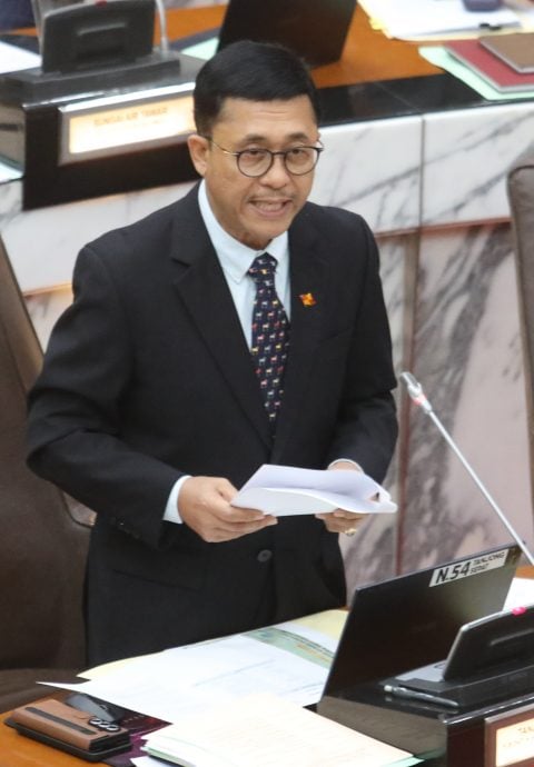 大都会/雪州议会|根据1966年《房屋发展(管制与执照)法令》(118法令)框架之下 州政府并未被直接赋予法定权力对付病态工程