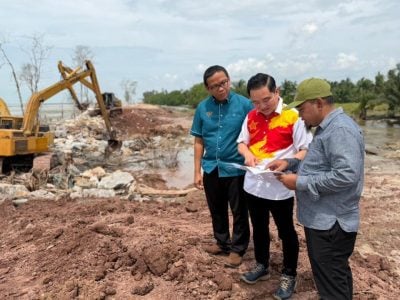 适耕庄海水倒灌 大涨潮冲毁河堤 淹20户