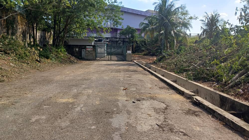 大都会/(主文)蕉赖皇冠城莲花组屋后面早前被填盖的沟渠重做了,水灾问题解决/4图