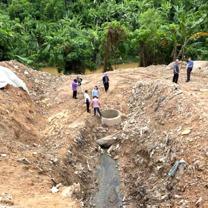 大都会/(主文)蕉赖皇冠城莲花组屋后面早前被填盖的沟渠重做了,水灾问题解决/4图