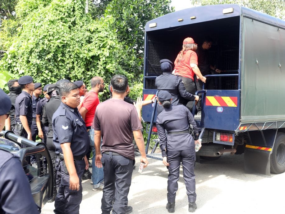 大都会/（封面主文）巴板路拆屋第四天，10人“护屋”遭逮捕