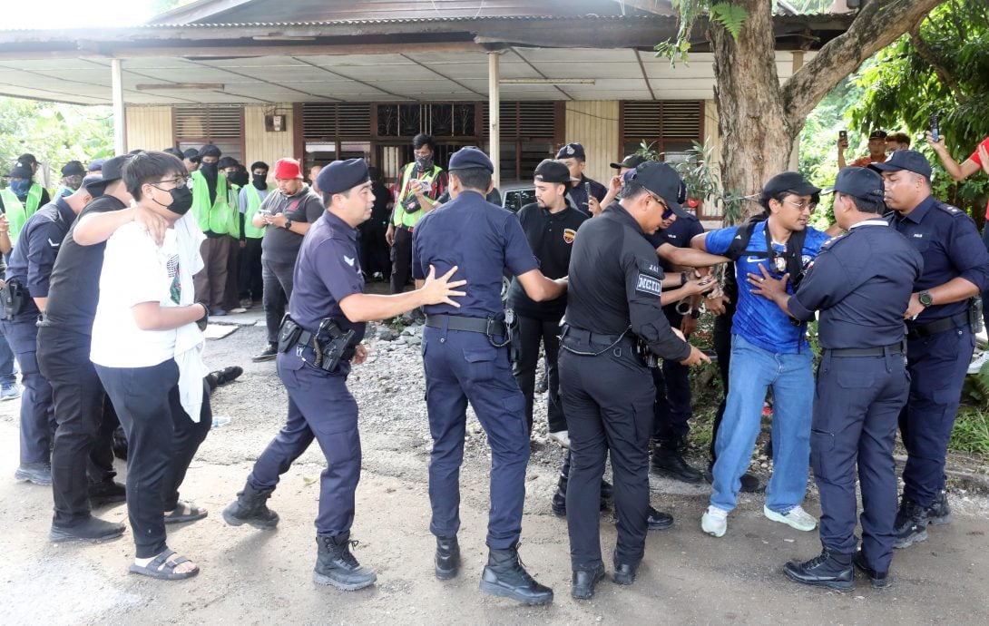 大都会/（封面主文）巴板路拆屋第四天，10人“护屋”遭逮捕