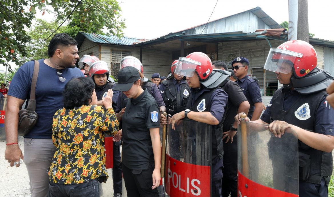 大都会/（封面主文）巴板路拆屋第四天，10人“护屋”遭逮捕