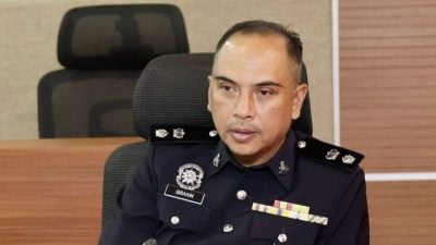 向商贩狮子大开口   2女子冒警“募捐”被捕