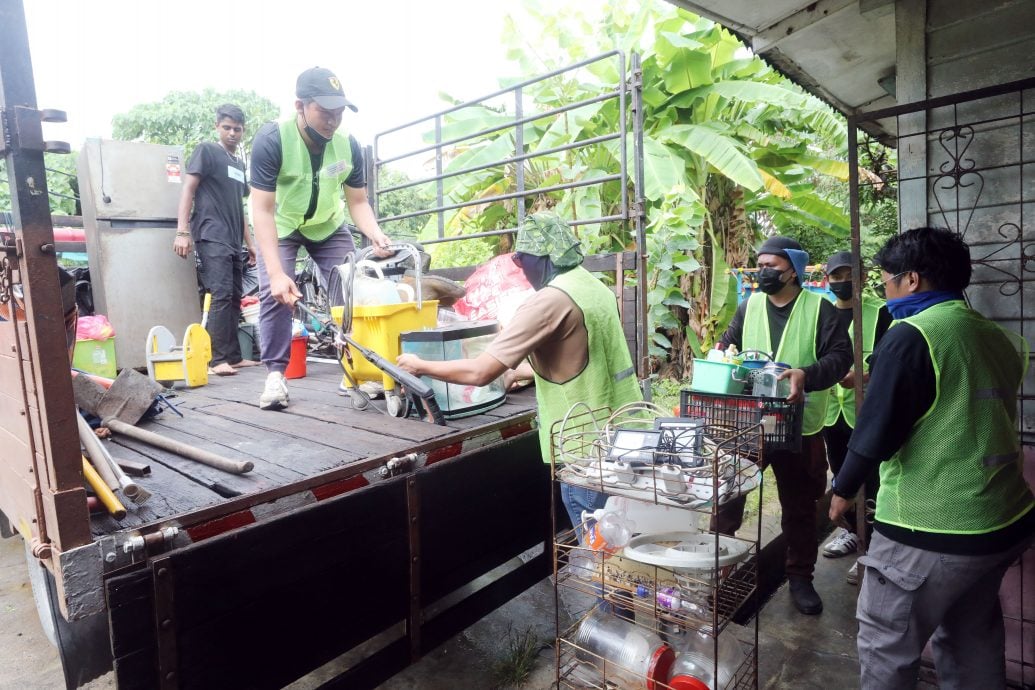 大都会（早报头）/巴板路拆屋：发展商有权拆尚有人住39屋