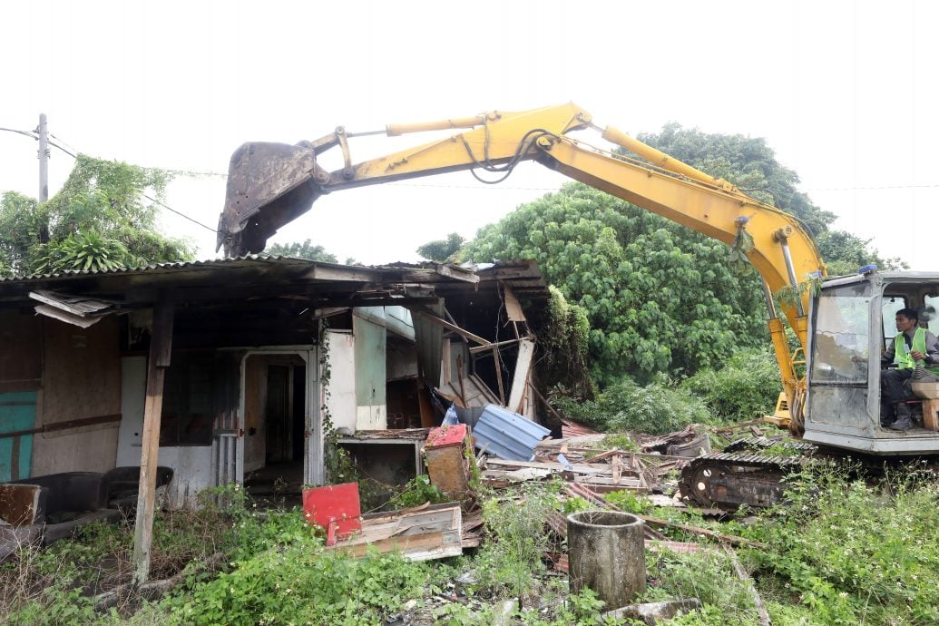 大都会（早报头）/巴板路拆屋：发展商有权拆尚有人住39屋