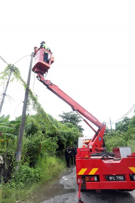 大都会（早报头）/巴板路拆屋：发展商有权拆尚有人住39屋