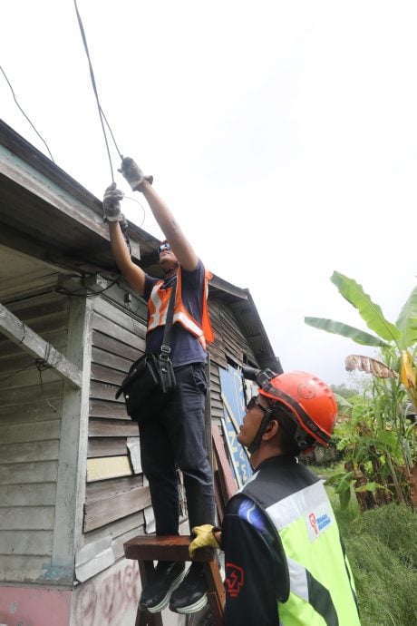 大都会（早报头）/巴板路拆屋：发展商有权拆尚有人住39屋