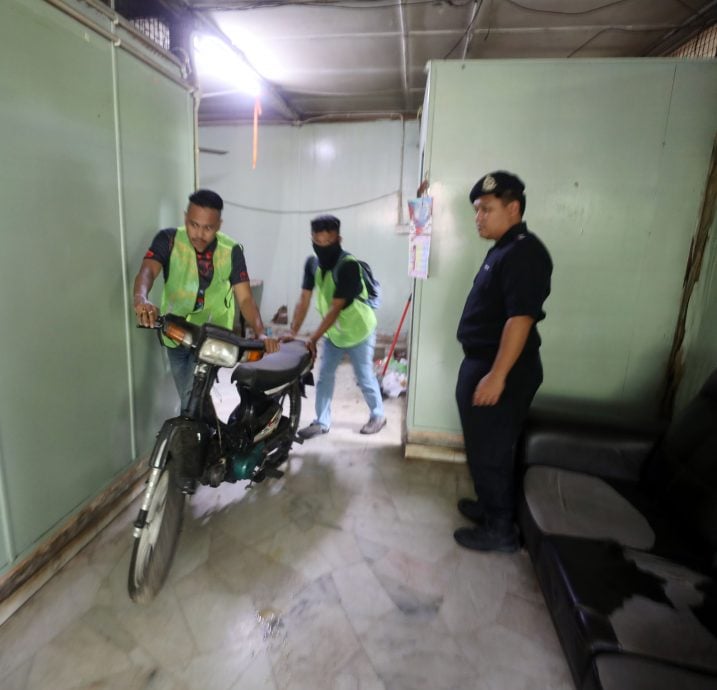 大都会（早报头）/巴板路拆屋：发展商有权拆尚有人住39屋