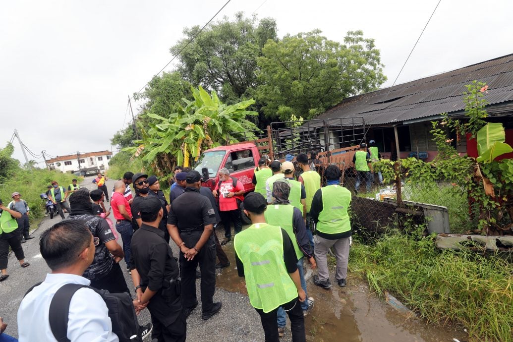大都会（早报头）/巴板路拆屋：发展商有权拆尚有人住39屋