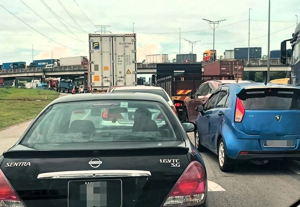 大都会(版2头):直落昂工业区塞车问题日益严重,几乎全天候塞,严重影响厂家的营运与发展!