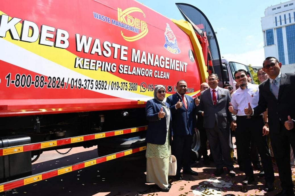 大都会(版2头):KDEB移交新垃圾车予MBPJ