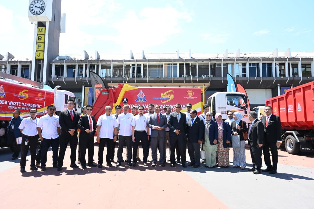 大都会(版2头):KDEB移交新垃圾车予MBPJ