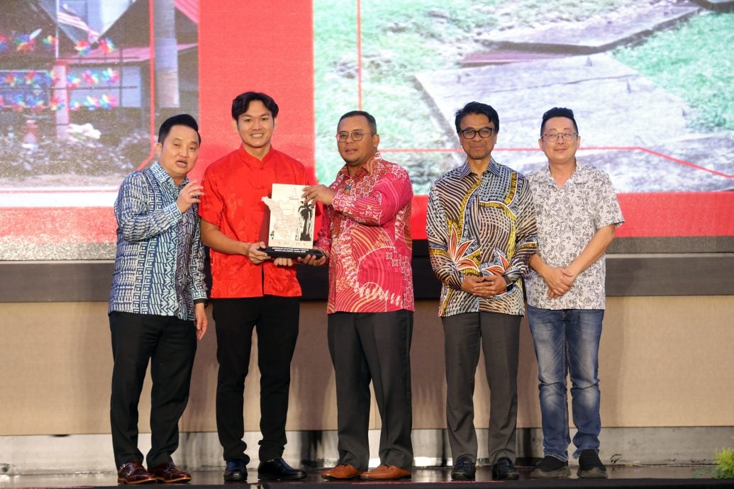 大都会(版3头)/2025雪模范新村奖,吉胆渔村夺三料冠军