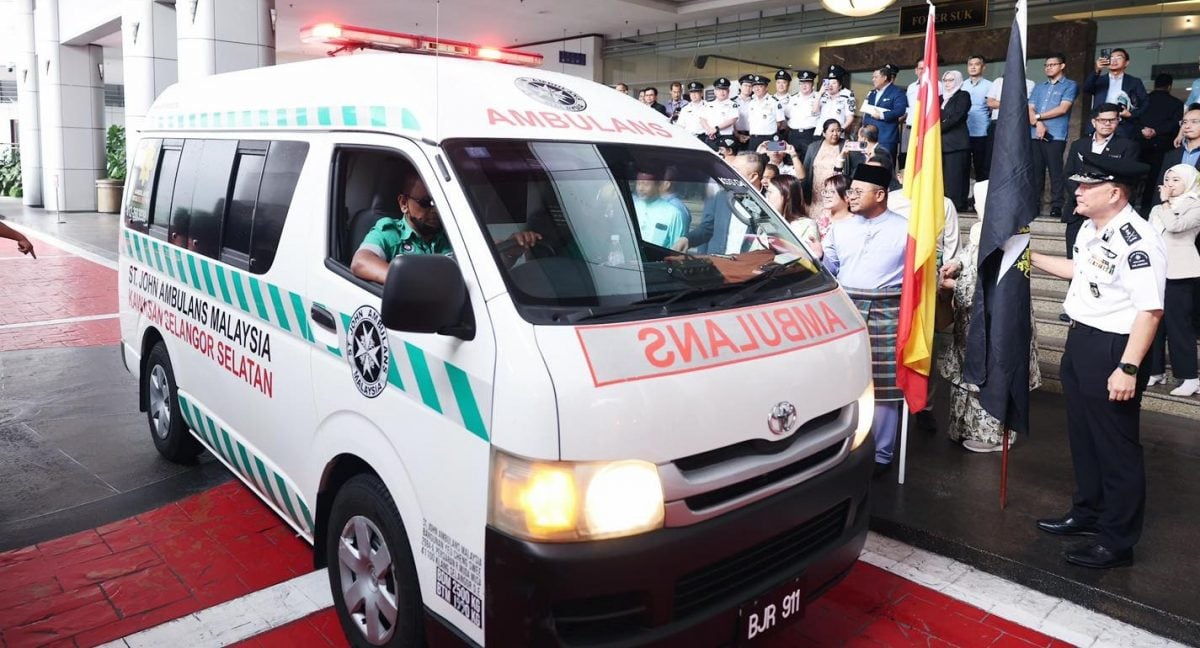 大都会(版3头)/“我的雪州救护车”登场 雪州48辆救护车投入服务