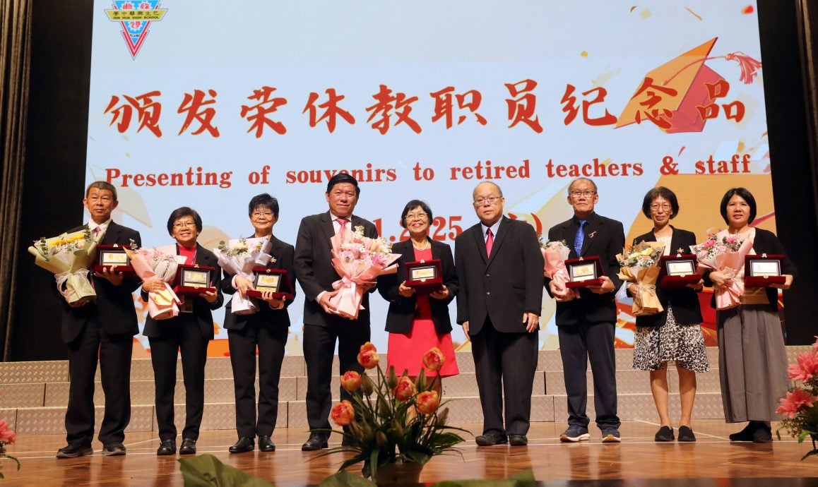 大都会（版头）/兴华中学毕业典礼