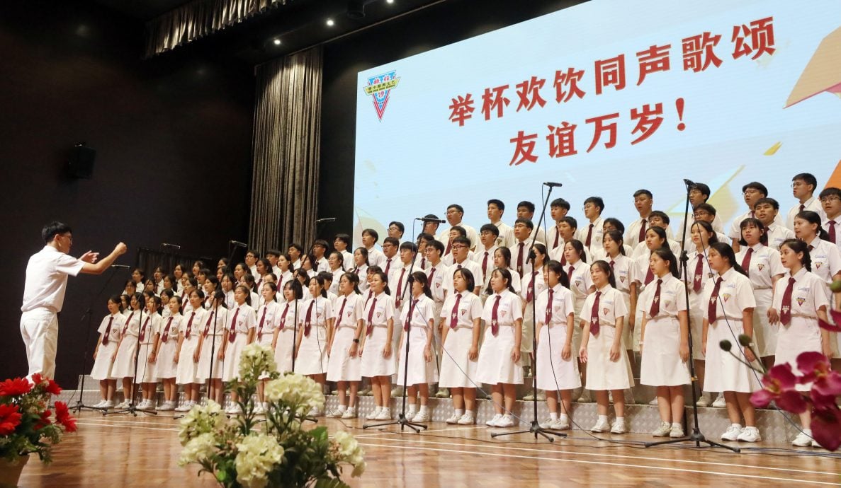 大都会（版头）/兴华中学毕业典礼