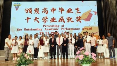 巴生兴华中学毕业礼 毕业生捐16.2万回馈母校