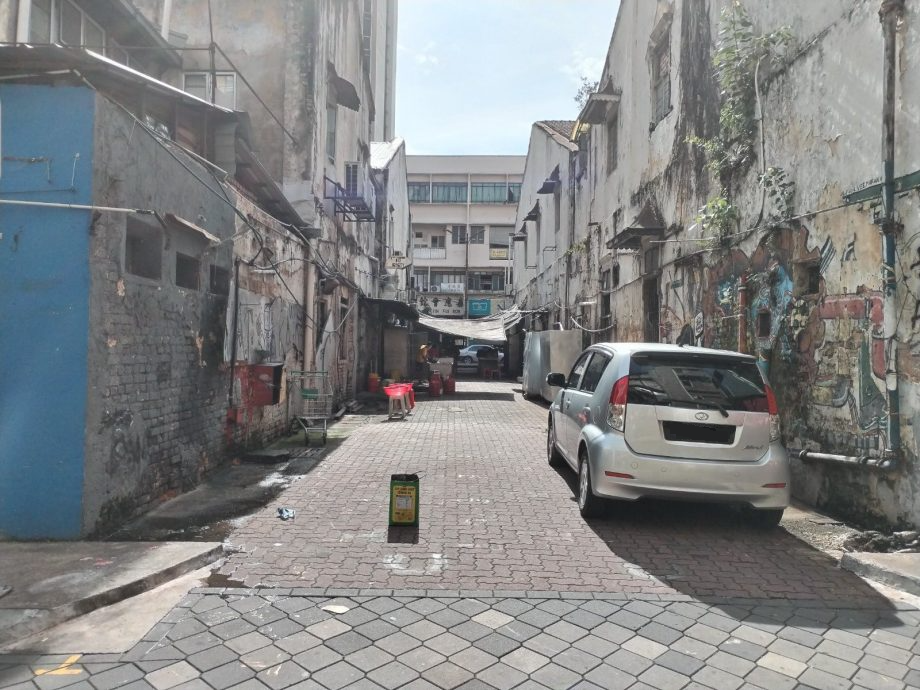 大都会（版头）/隆市政局积极整顿美化  茨厂街后巷路边摊情景逐渐消失