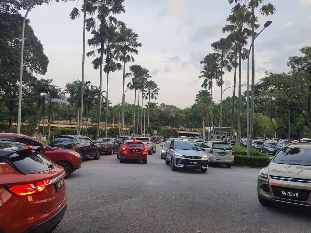 大都会/余保凭-大都会公园停车场/5图