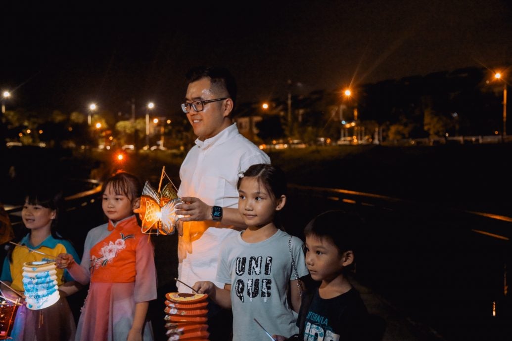 大都会：万挠爱美乐湖畔千人共庆团圆/5图