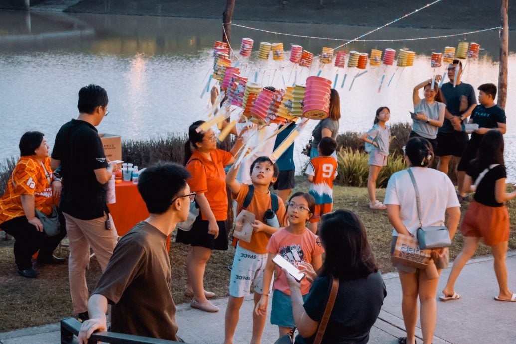 大都会：万挠爱美乐湖畔千人共庆团圆/5图