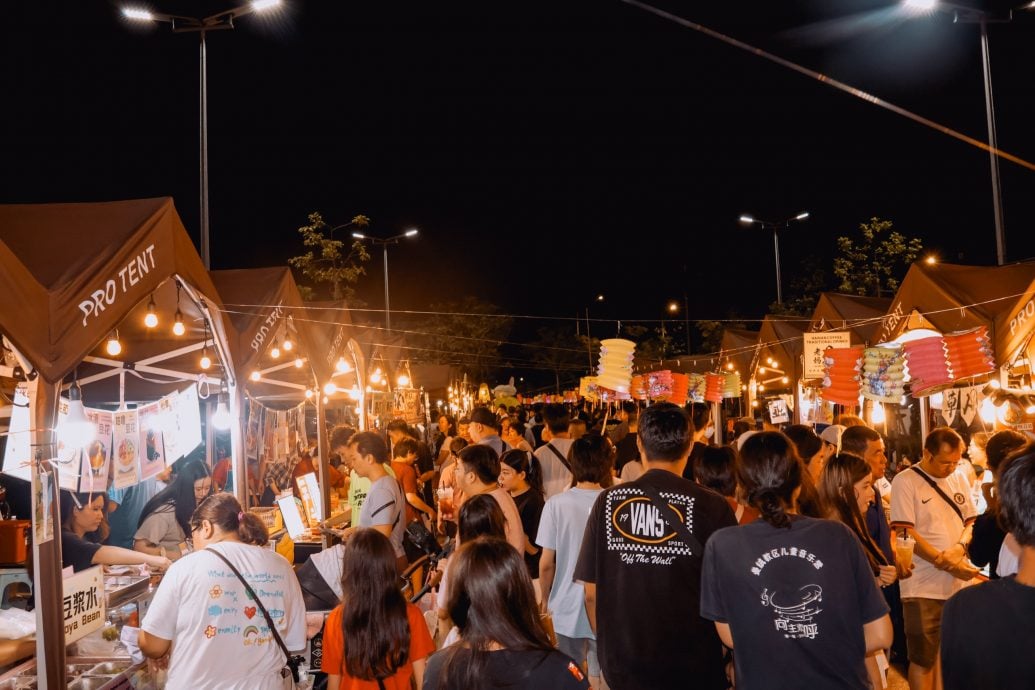 大都会：万挠爱美乐湖畔千人共庆团圆/5图