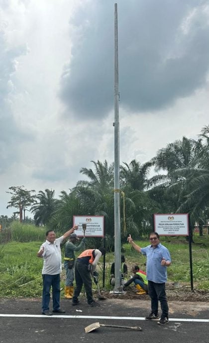 大都会:仁嘉隆新村获得房屋及地方政府部(KPKT)捐赠5盏太阳能LED照明灯