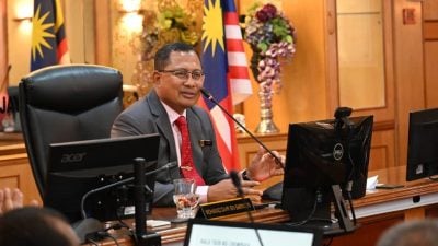 八打灵再也市厅常月会议 | 灵市长：“狗狗松绑区”暂不拆  须设特委会 拟新条例