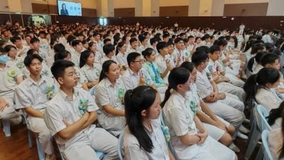 巴生中华独中毕业礼   278学生合捐母校逾9万