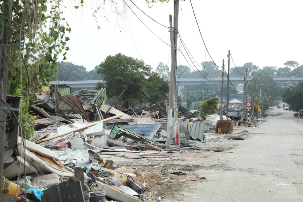 大都会:灵土地局拆除非法建筑/5图