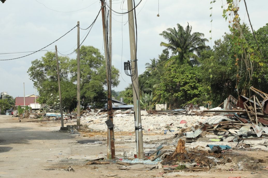 大都会:灵土地局拆除非法建筑/5图