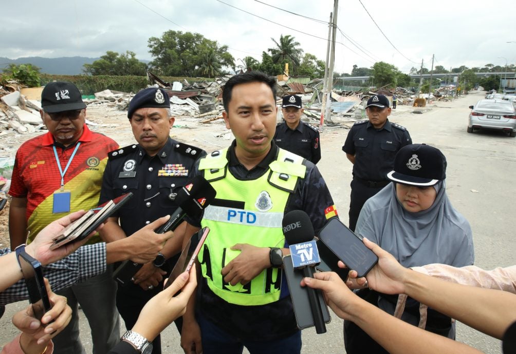 大都会:灵土地局拆除非法建筑/5图