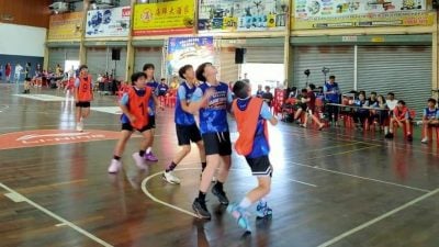 雪州三人篮球赛义卖会   民众看球赛做慈善