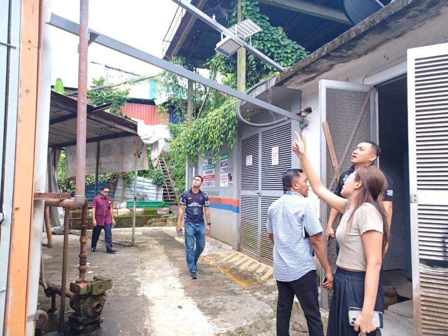 大都会/ME02头/窃贼连续两天到一家具厂偷电缆，第2天干案时被业主发现